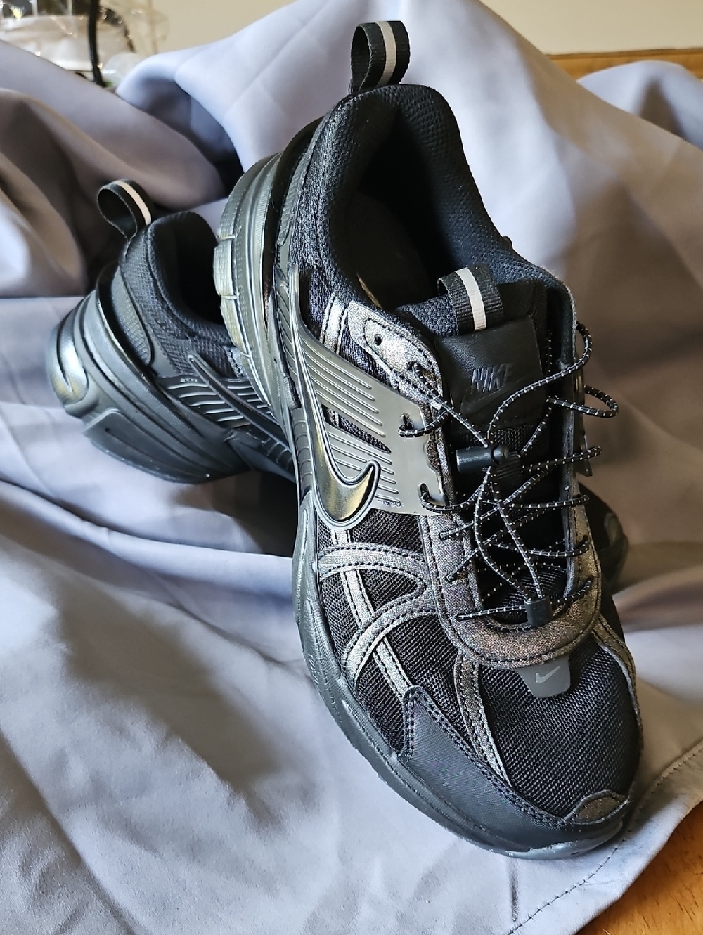 Nike Men's Or Woman's Black and Silver Athletic Sneakers